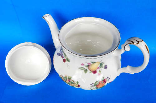 Royal Albert " Covent Garden " Large Collector's Teapot - Made In England