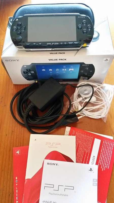 Sony PSP -1004 k console Value Pack