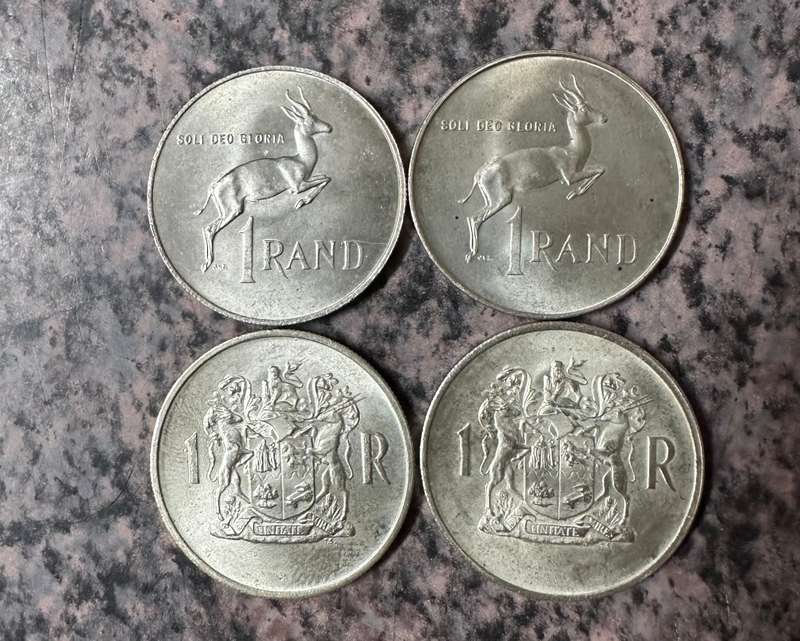 WOW!! ***BEAUTIFUL LOT OF 15 SOUTH AFRICAN SILVER R1 COINS*** ##R186,66 PER COIN##