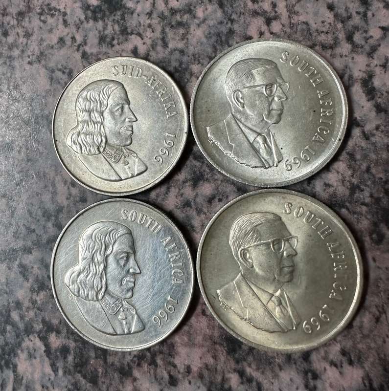 WOW!! ***BEAUTIFUL LOT OF 15 SOUTH AFRICAN SILVER R1 COINS*** ##R186,66 PER COIN##