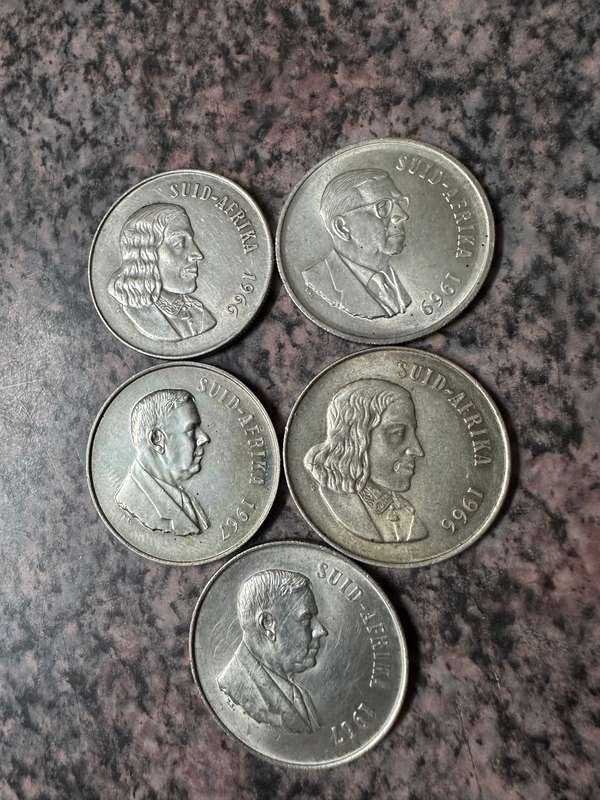 WOW!! ***BEAUTIFUL LOT OF 15 SOUTH AFRICAN SILVER R1 COINS*** ##R186,66 PER COIN##