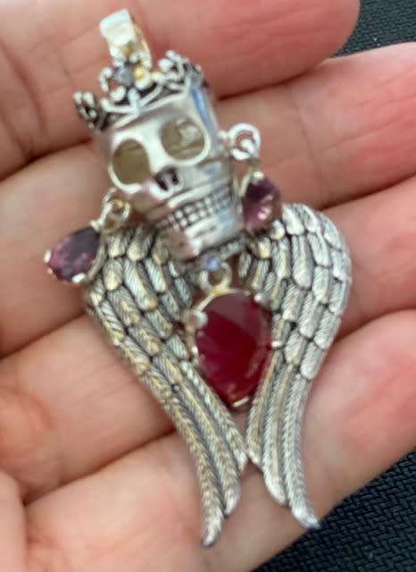 BEAUTFUL 925 SILVER PLATED SKULL WITH DANGLING WINGS PENDANT