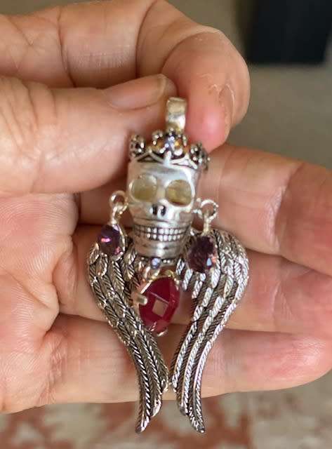 BEAUTFUL 925 SILVER PLATED SKULL WITH DANGLING WINGS PENDANT
