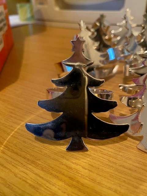 20 BEAUTIFUL SILVER PLATED CHRISTMAS TREE SERVIETTE RINGS