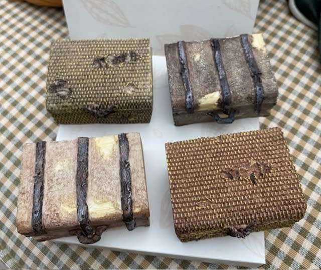 FOUR CUTE SUITCASE PICTURE FRAMES