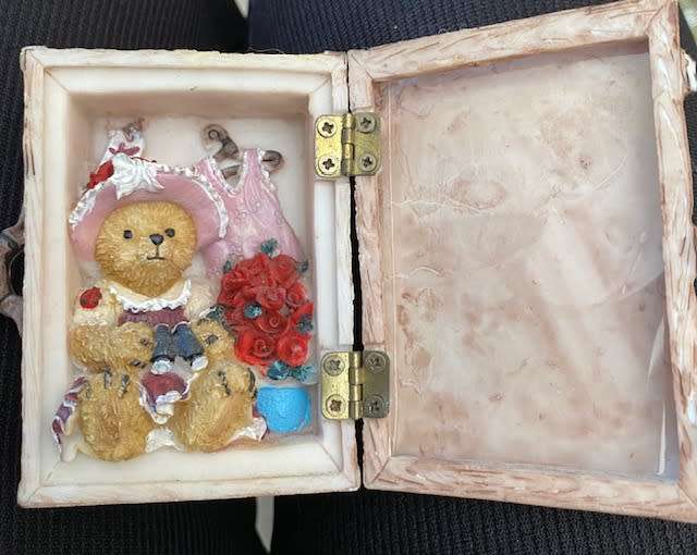 FOUR CUTE SUITCASE PICTURE FRAMES