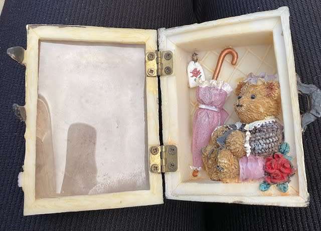 FOUR CUTE SUITCASE PICTURE FRAMES