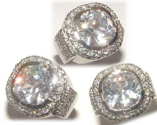 *** ABSOLUTE STUNNER - CUSHION CUT DIAMOND SIMULANT RING ***