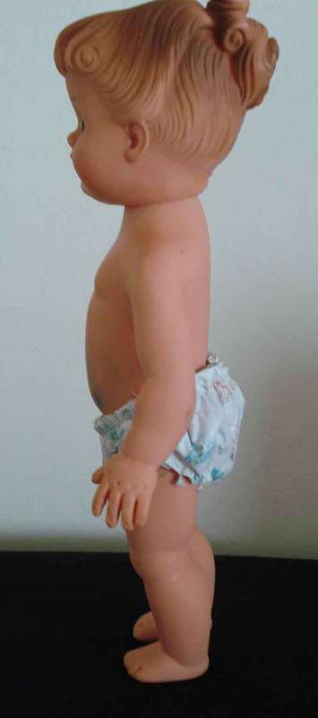 *** VINTAGE VINYL DOLL WITH MOULDED HAIRSTYLE - CUTE ***