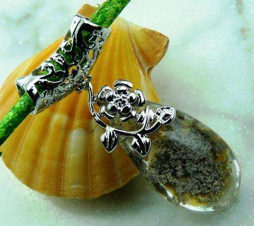 *** BEAUTIFUL CRYSTAL OPAL PENDANT***