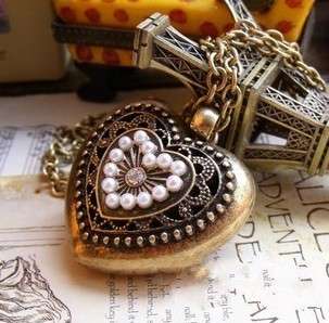 *** RETRO HEART - NECKLACE ***
