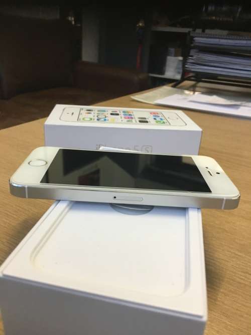 Iphone 5S 16gb in immaculate condition, no scratches no dents 9.5/10