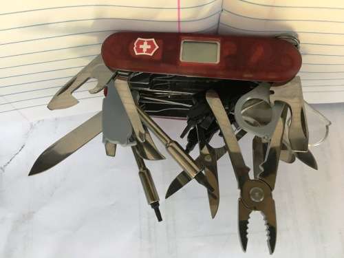 WOW!!!    The worlds biggest utility Knive, 25 features Victorinox Tool Brand new in box