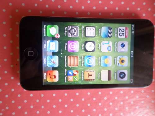 Apple iPod Touch 4th Generation 32 Gig *Retina Display* (MC544BT/A)