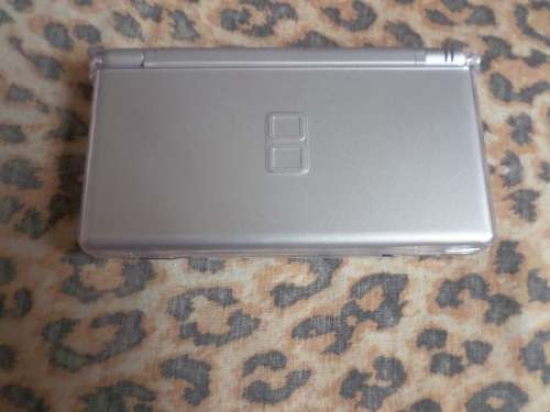 Nintendo DS Lite Silver *BOXED* With DS cover and with R4i + 7 Boxed games