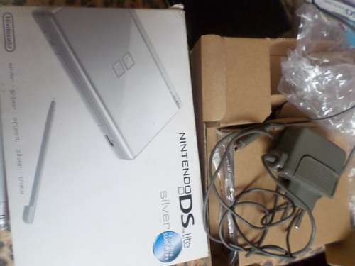 Nintendo DS Lite Silver *BOXED* With DS cover and with R4i + 7 Boxed games