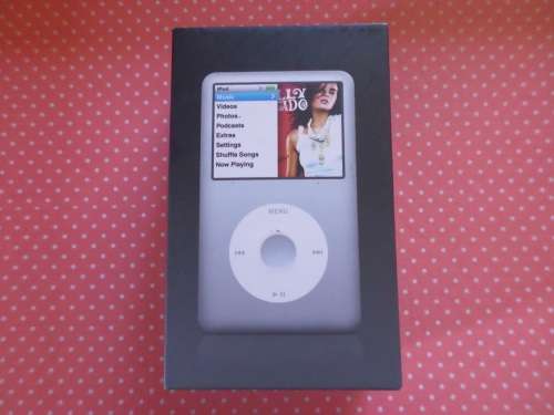 iPod Classic 160GB Pristine condition original box with manuals and unused earphones