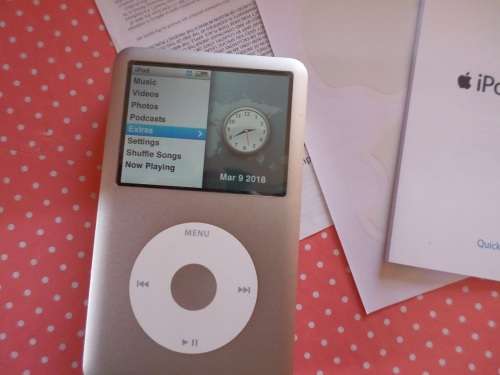 iPod Classic 160GB Pristine condition original box with manuals and unused earphones