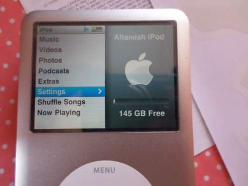 iPod Classic 160GB Pristine condition original box with manuals and unused earphones
