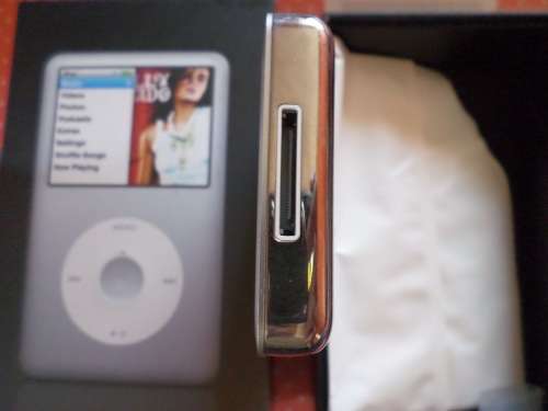 iPod Classic 160GB Pristine condition original box with manuals and unused earphones