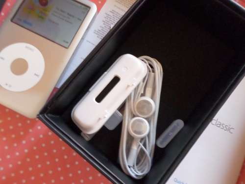 iPod Classic 160GB Pristine condition original box with manuals and unused earphones