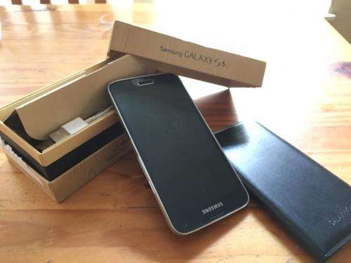 Samsung Galaxy S5 with case