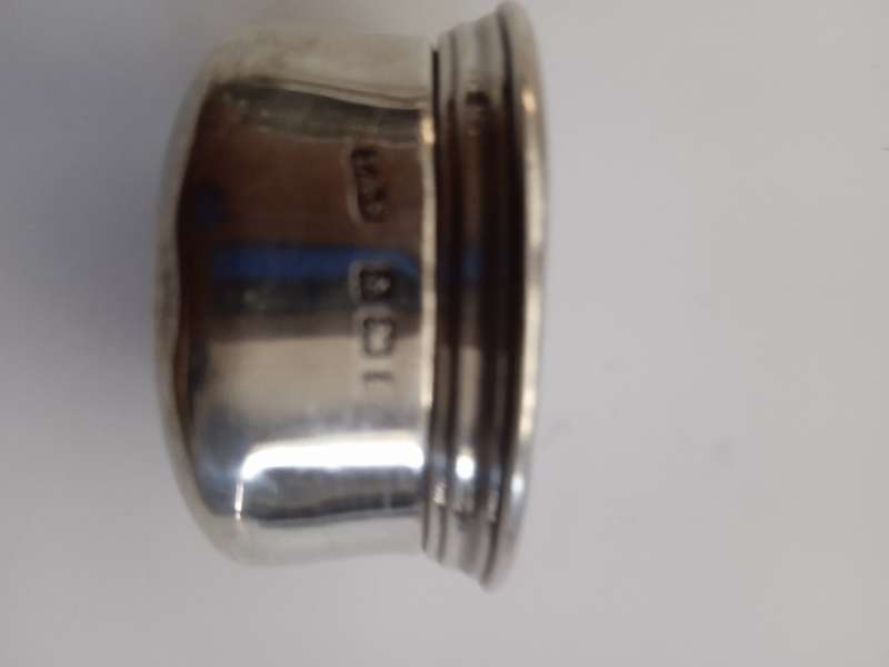 Vintage Silver Hallmarked pillbox.  Weymouth England. Starting R1 !!!!! W