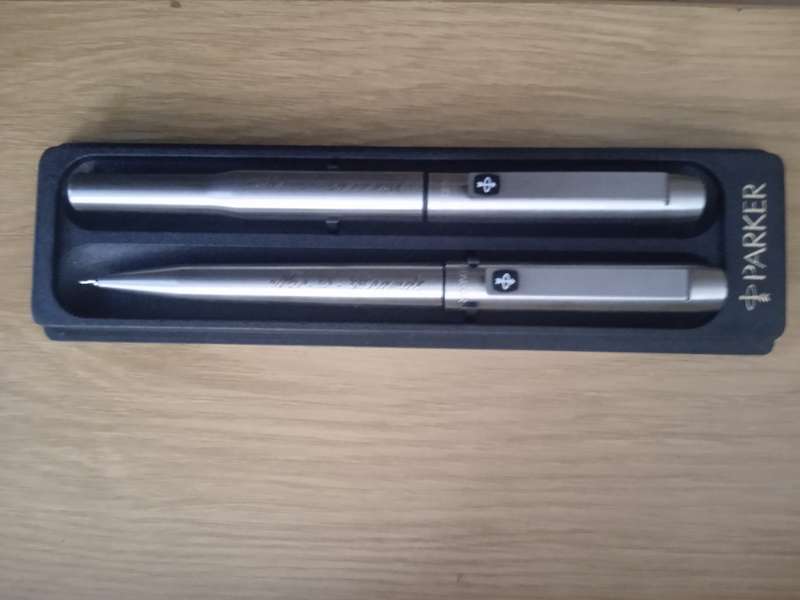 Parker penset in  case  1 Fountain pen and 1 rollerball