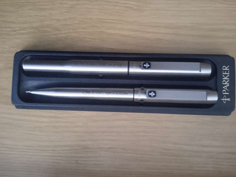 Parker penset in  case  1 Fountain pen and 1 rollerball