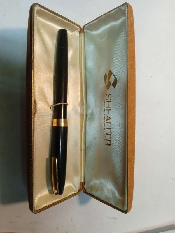 Vintage Sheaffer fountain pen in original  case