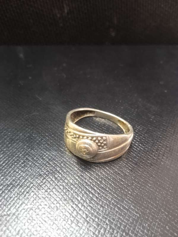 Stunning 925 Stirling silver ring Weight 3.63 g