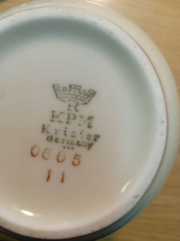 German porcelain vase Height 15 cm. Beautiful piece no cracks or chips