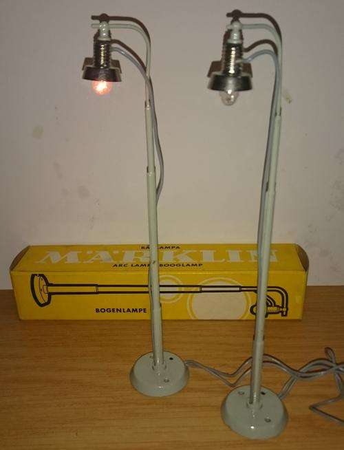 2 x Marklin street lamps