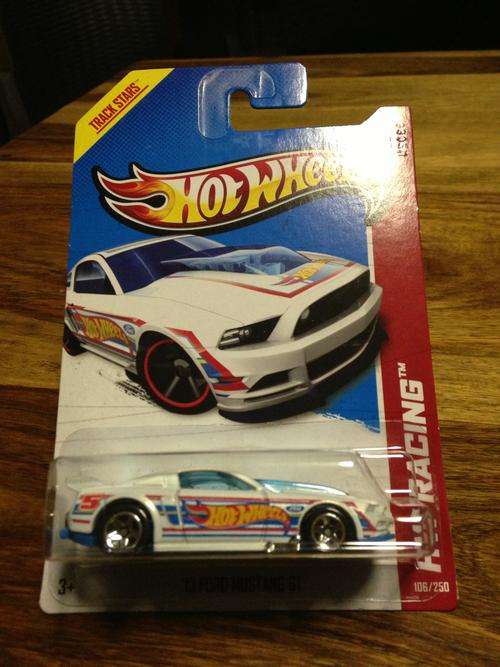 Hot Wheels 2013 - 106/250 - 13 Ford Mustang GT - White
