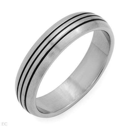 Stylish Gents Ring Made of Black Enamel andStainless steel. Total item weight 5.9g - Size 12