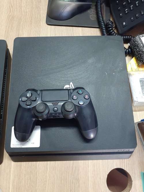 Ps4 console