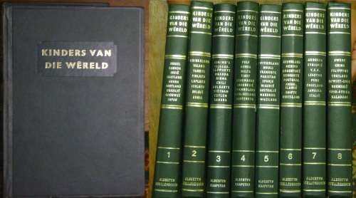 Volledige stel van al 8 Volumes Kinders van die Wereld (Dr CF Albertyn)