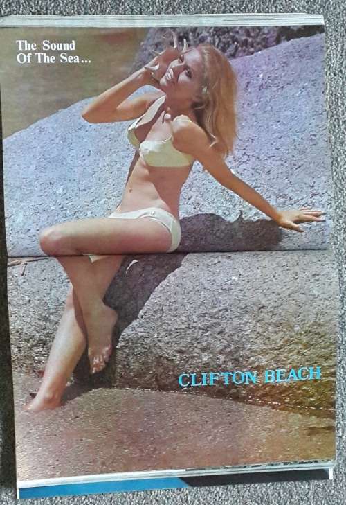 AUGE What about South Africa ? (April 1971 large magazine by Auge Mexico)