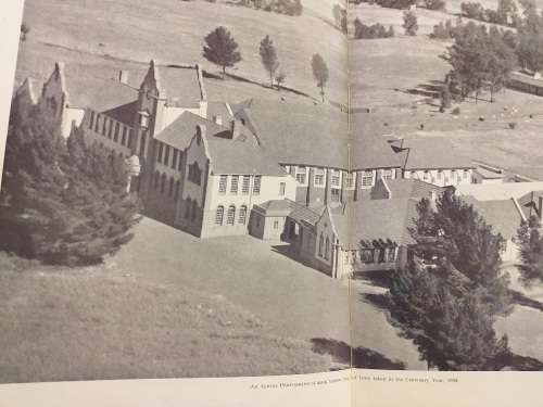 Grey Kollege (Bloemfontein) `n Suid Afrikaanse Skool - A South African School
