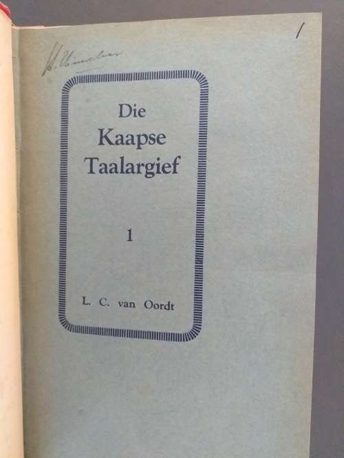 Die Kaapse Taalargief nr 1 tot 4 (LC van Oordt) gebind KOPIE VAN PJ NIENABER met brief