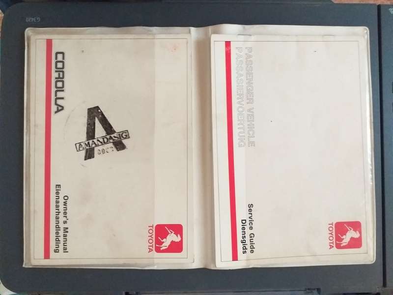 Toyota Corolla Owners Manual Eienaarshandleiding WITH Service guide / Diensgids