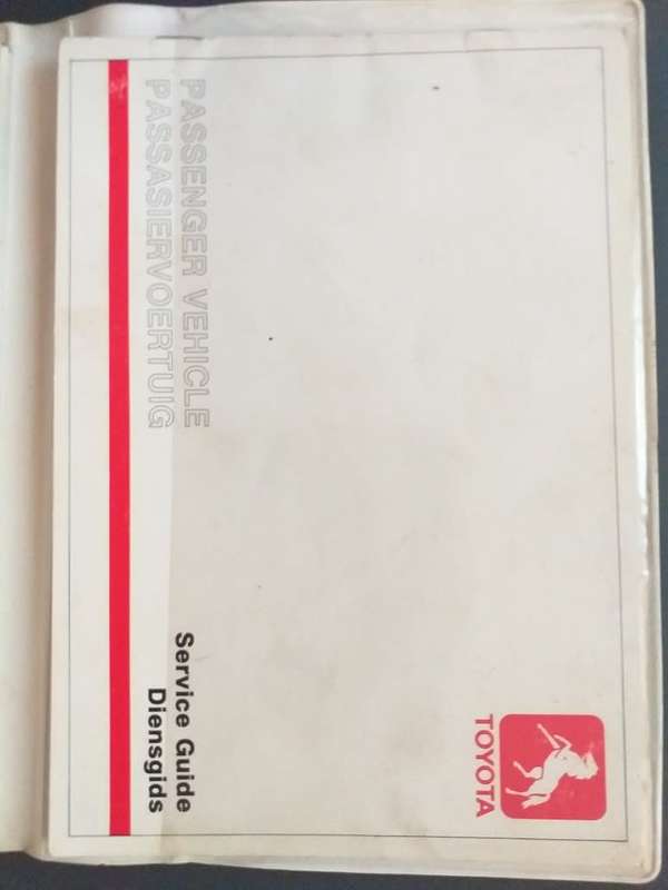 Toyota Corolla Owners Manual Eienaarshandleiding WITH Service guide / Diensgids