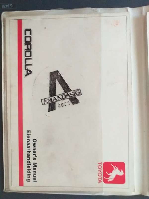 Toyota Corolla Owners Manual Eienaarshandleiding WITH Service guide / Diensgids