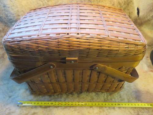 Picnic basket with tea set