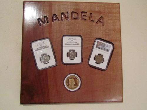 DISPLAY  MANDELA  COLLECTION