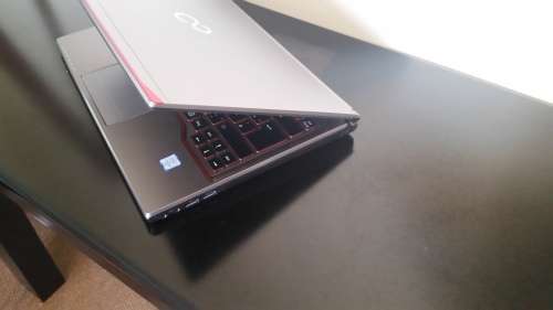 Fujitsu Lifebook E736 - Intel Core i5-6300U - 13.3" - 500 GB SSHD - 8GB RAM DDR4 - 2133 MHz - 1080p