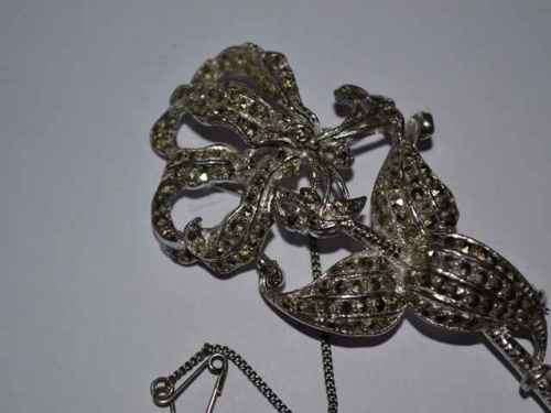 Vintage Brooch with Safety chain and Pin