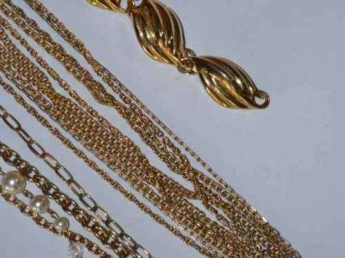 Vintage Costume jewelry - Necklaces - 4 Pieces