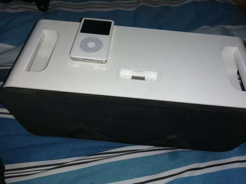 Ipod with speaker