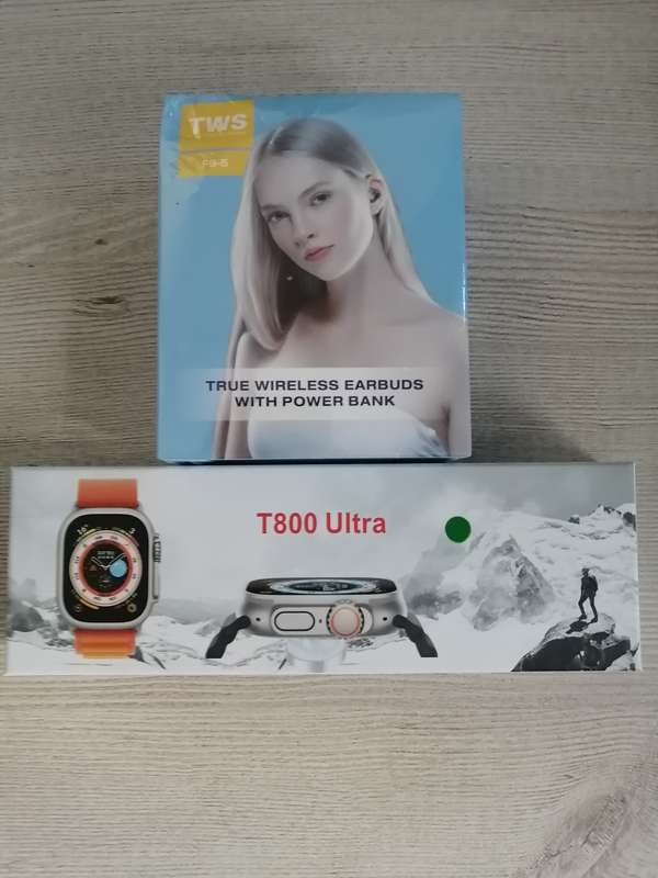 Smart Watch + Wireless Earbuds Earphones Combo